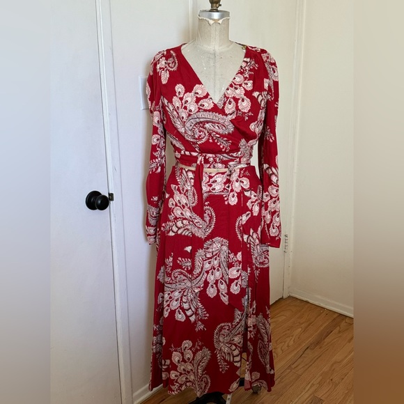 CLOSET CLEAR OUT: TDC Topson Wrap Top & Midi Skirt Set - Picture 1 of 14